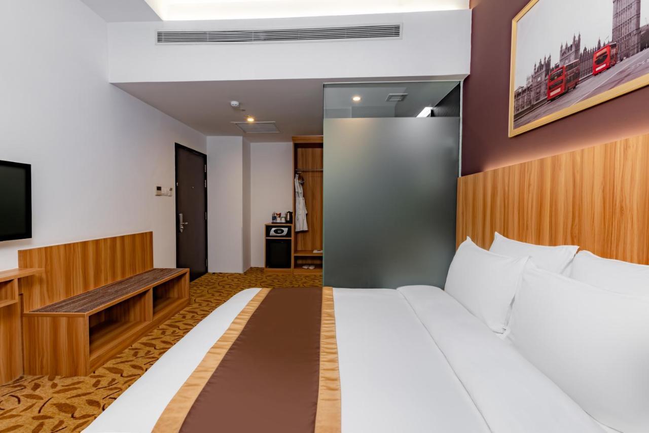 Bay Hotel Ho Chi Minh Bagian luar foto
