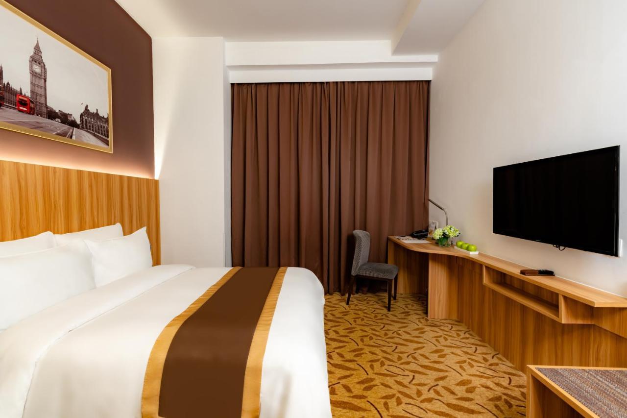 Bay Hotel Ho Chi Minh Bagian luar foto