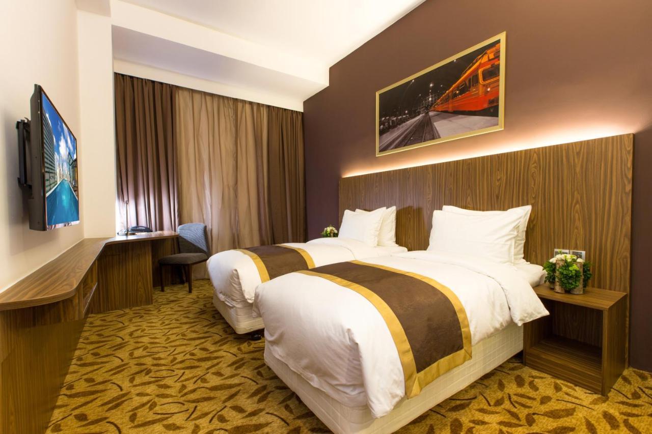 Bay Hotel Ho Chi Minh Bagian luar foto
