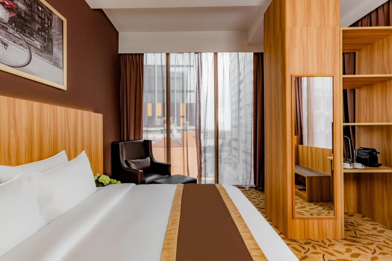 Bay Hotel Ho Chi Minh Bagian luar foto