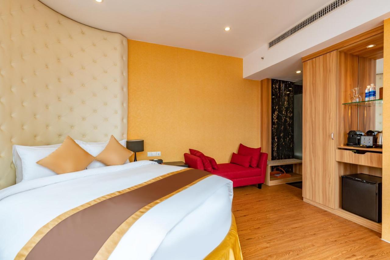 Bay Hotel Ho Chi Minh Bagian luar foto