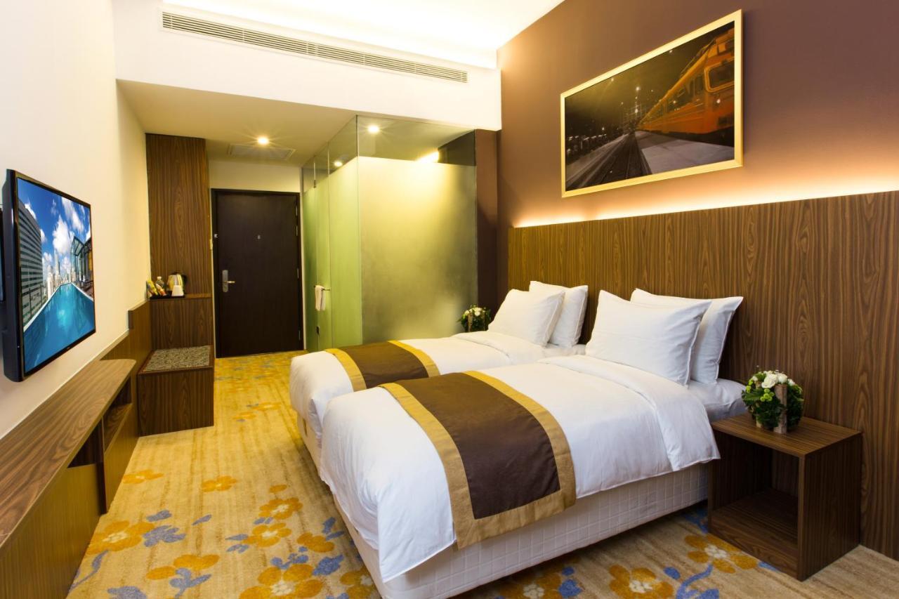 Bay Hotel Ho Chi Minh Bagian luar foto