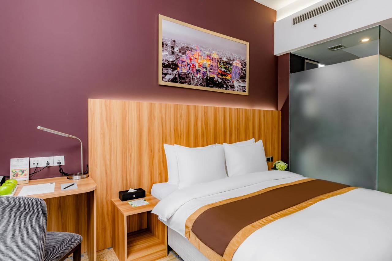 Bay Hotel Ho Chi Minh Bagian luar foto