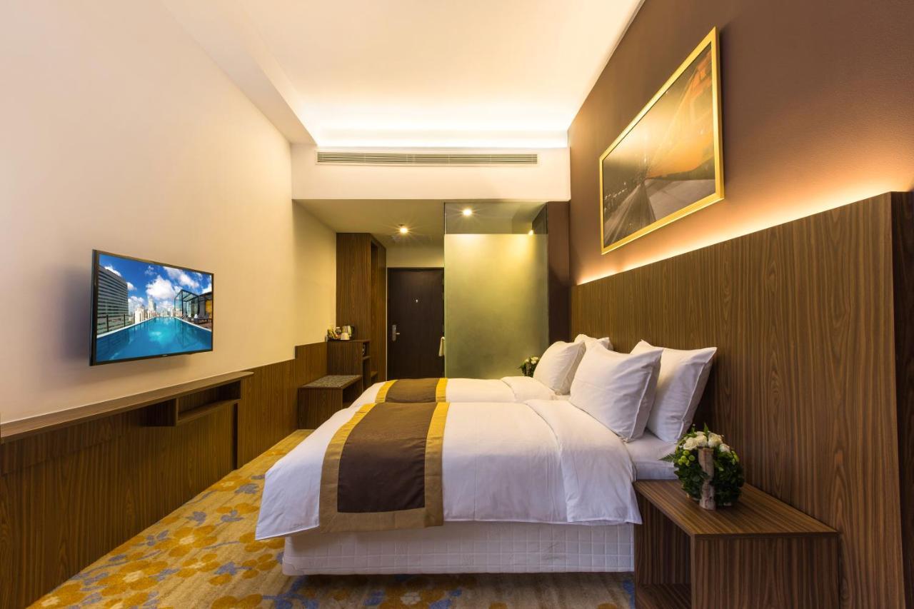 Bay Hotel Ho Chi Minh Bagian luar foto