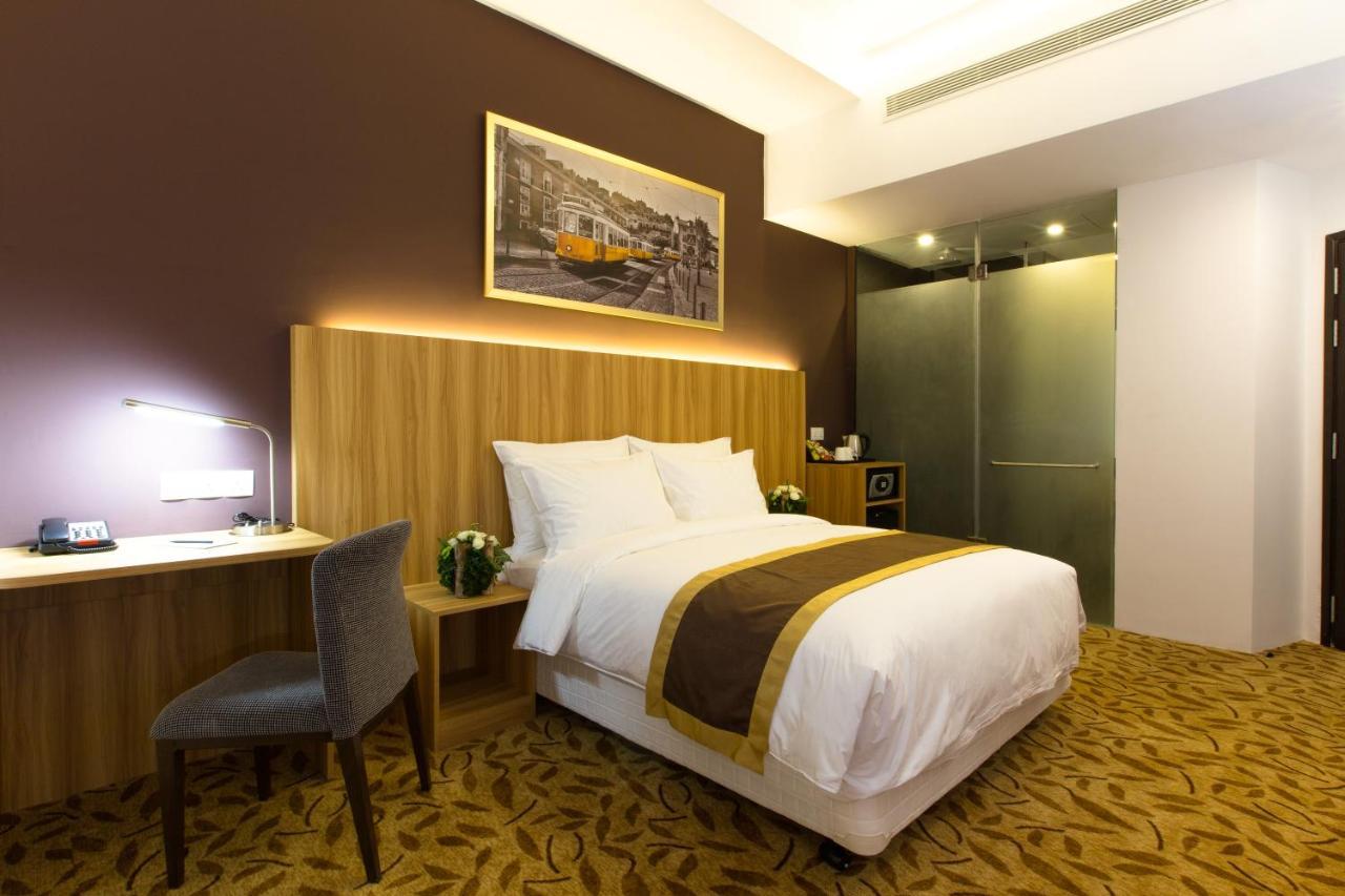Bay Hotel Ho Chi Minh Bagian luar foto