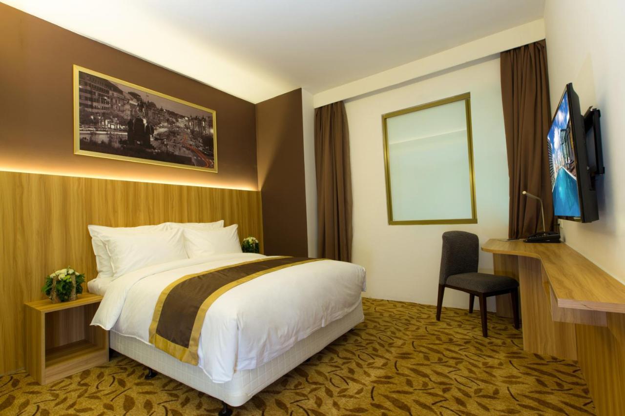 Bay Hotel Ho Chi Minh Bagian luar foto