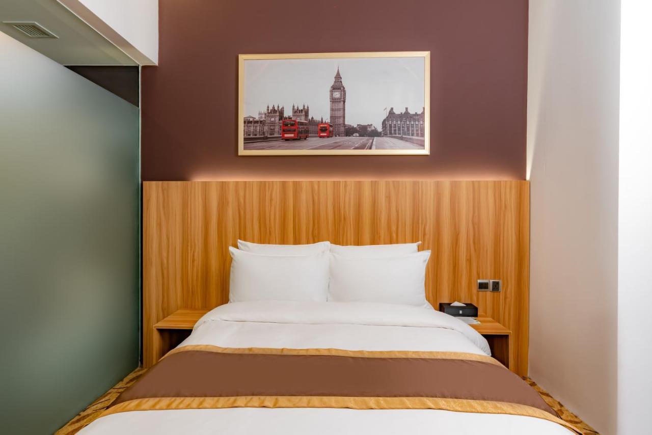 Bay Hotel Ho Chi Minh Bagian luar foto