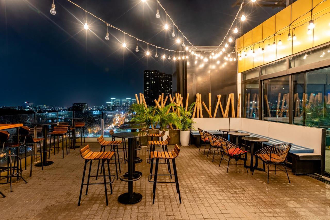 Bay Hotel Ho Chi Minh Bagian luar foto