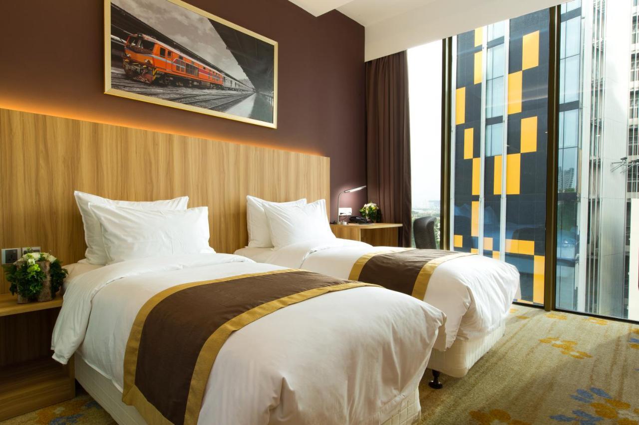 Bay Hotel Ho Chi Minh Bagian luar foto