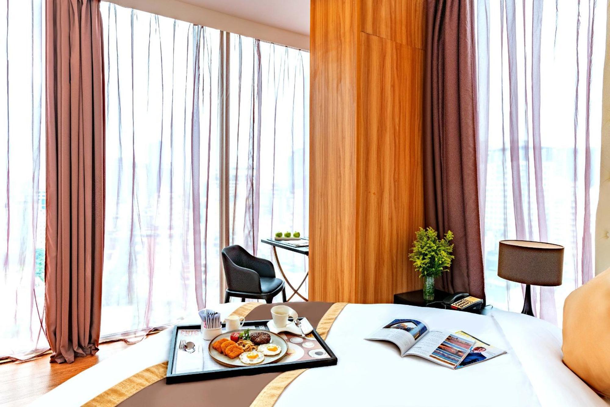 Bay Hotel Ho Chi Minh Bagian luar foto
