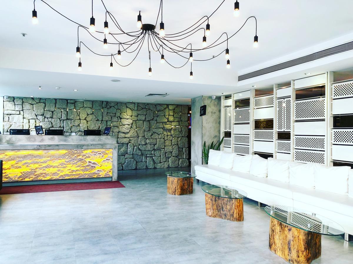 Bay Hotel Ho Chi Minh Bagian luar foto