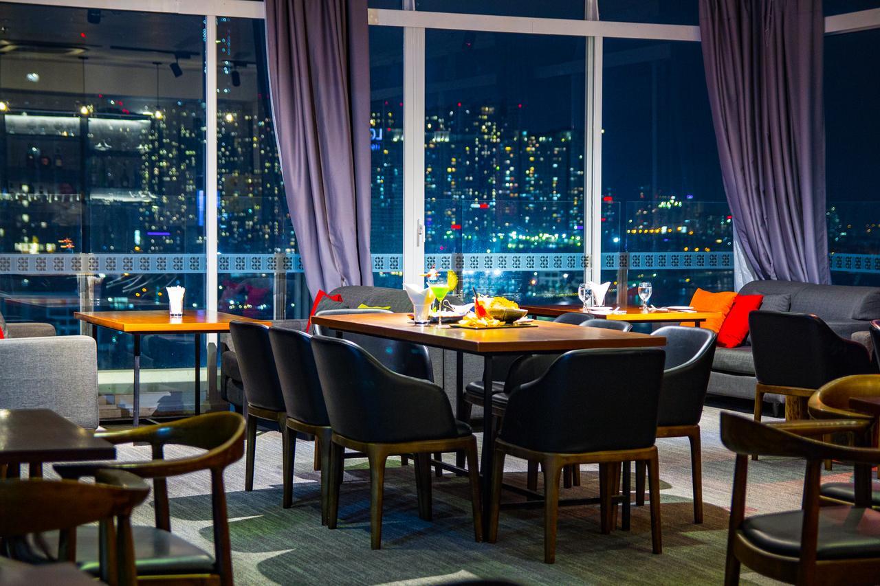 Bay Hotel Ho Chi Minh Bagian luar foto